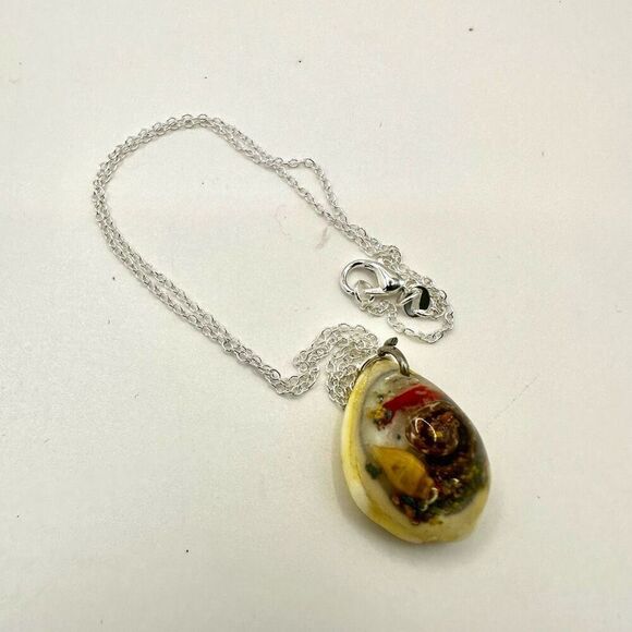 Shell design pendant necklace - Picture 3 of 11
